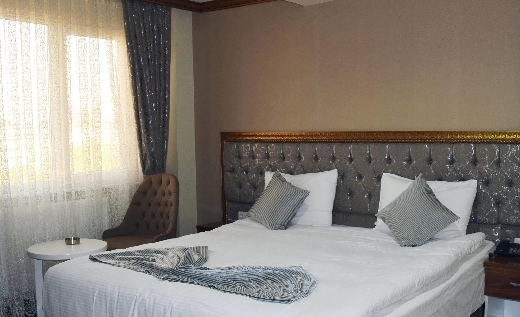 Hotel Grand Sera 3*